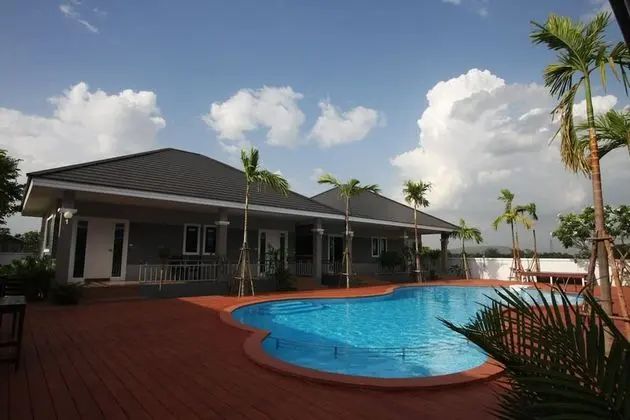 Villa with Pool View