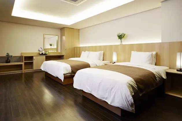 Grand Deluxe Room