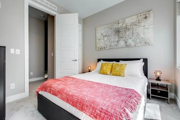 Ev, Birden Çok Yatak (Roof Deck Walk to Parks and St Joseph)