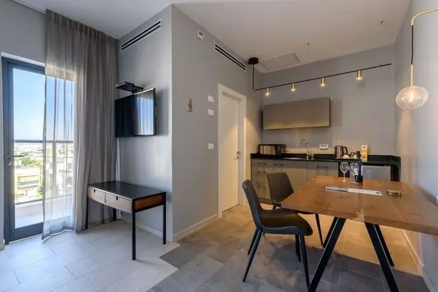 Junior Penthouse Suite