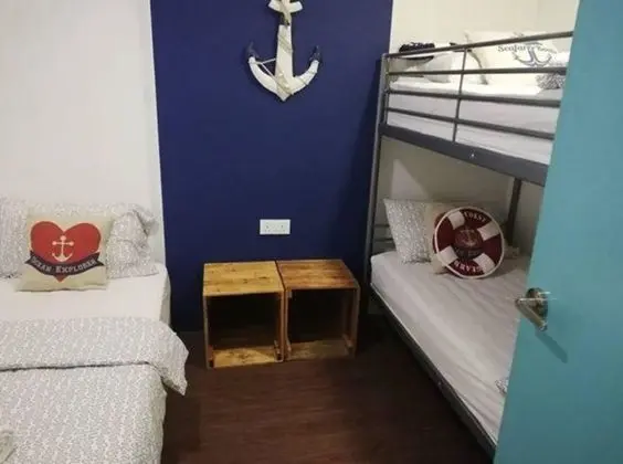 Üç Kişilik Oda, Ortak Banyo (Private)
