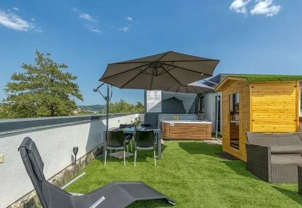 Family Karavan, Birden Çok Yatak, Buzdolabı ve Mikrodalga (Rooftop Home With Whirlpool & Sauna)