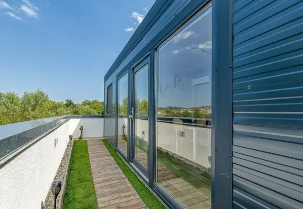 Family Karavan, Birden Çok Yatak, Buzdolabı ve Mikrodalga (Rooftop Home With Whirlpool & Sauna)