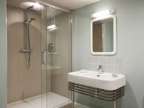 Luxury Tek Büyük Yataklı Oda, Banyolu/Duşlu