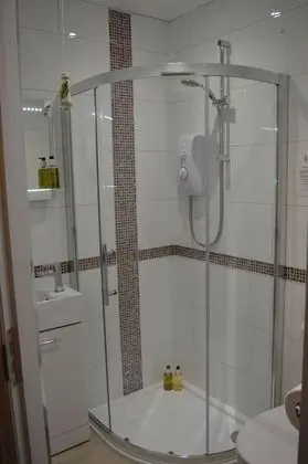 Tek Büyük Yataklı Oda, Banyolu/Duşlu