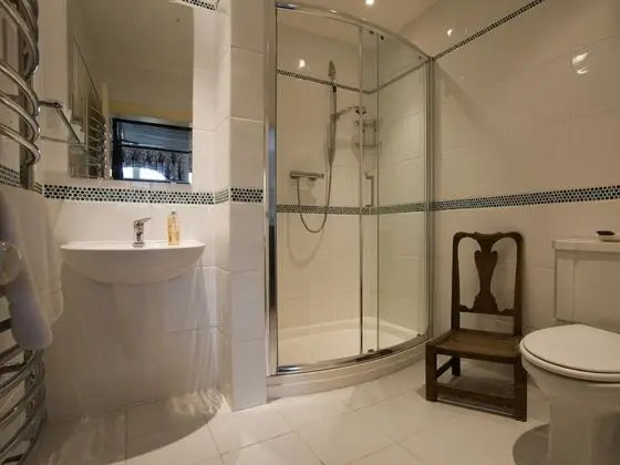 Tek Büyük Yataklı Oda, Banyolu/Duşlu