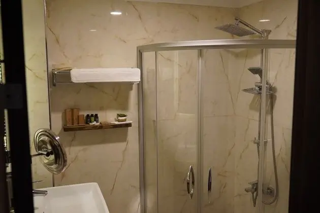 Standard Üç Kişilik Oda, Bahçe Manzaralı