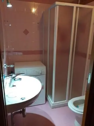 Ortak Ranzalı Oda, 1 Yatak Odası, Buzdolabı