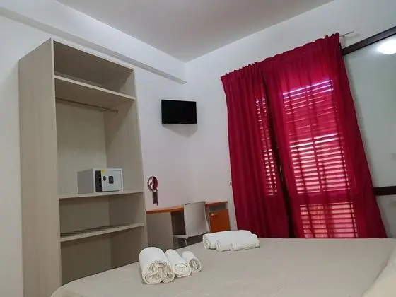 Üç Kişilik Oda, Veranda