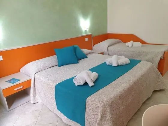 Üç Kişilik Oda, Veranda