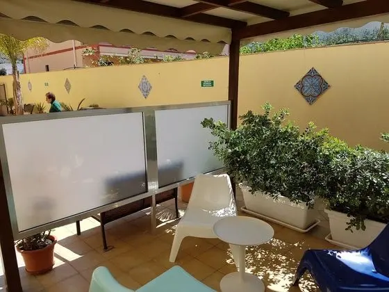 Üç Kişilik Oda, Veranda