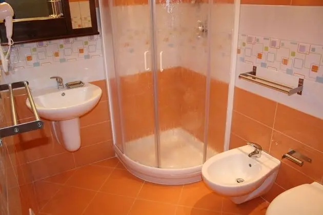 Üç Kişilik Oda, Veranda