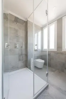 Tek Büyük Yataklı Oda, Ortak Banyo, Şehir Manzaralı (1)