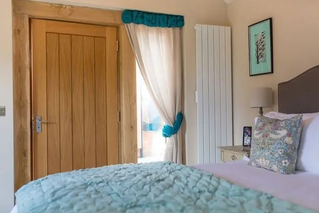 Comfort Tek Büyük veya İki Ayrı Yataklı Oda