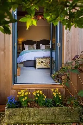 Comfort Tek Büyük veya İki Ayrı Yataklı Oda