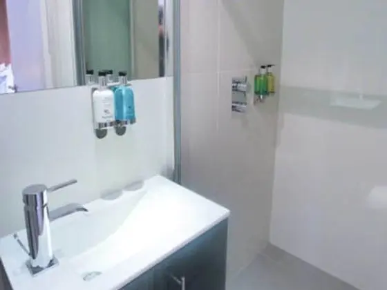 Deluxe Stüdyo, Özel Banyo (Suede Studio)