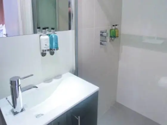 Deluxe Stüdyo, Özel Banyo (Suede Studio)