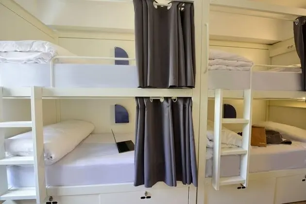 Ortak Ranzalı Oda, Sadece kadınlar için, Ortak Banyo