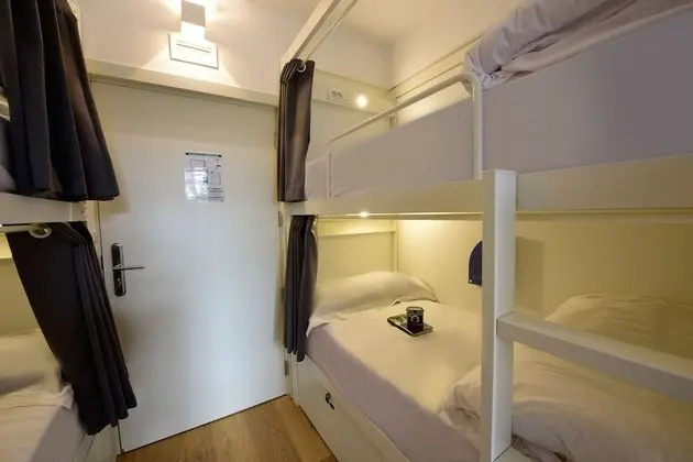 Ortak Ranzalı Oda, Sadece kadınlar için, Ortak Banyo
