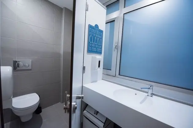 Ortak Ranzalı Oda, Sadece kadınlar için, Ortak Banyo
