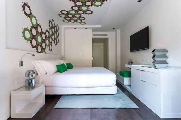 Executive Oda, Teras