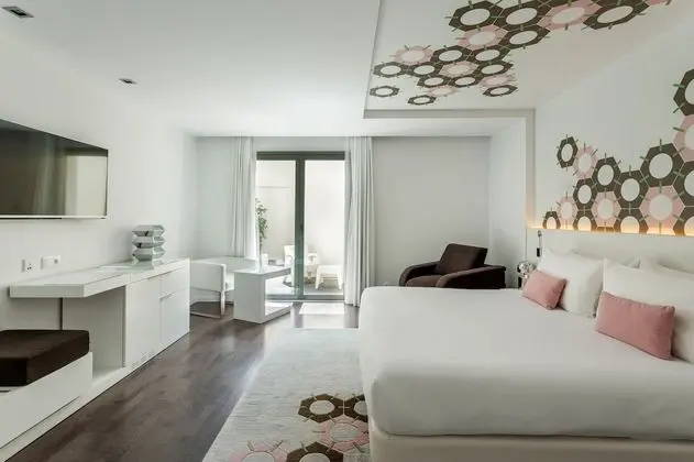 Executive Oda, Teras
