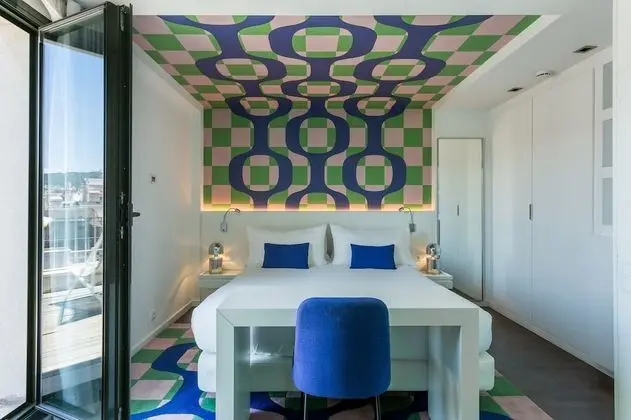 Executive Oda, Teras
