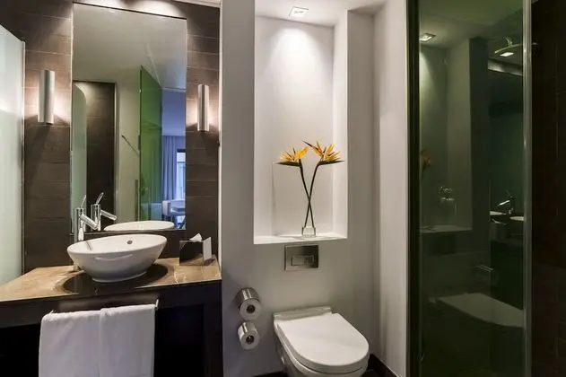 Executive Oda, Teras