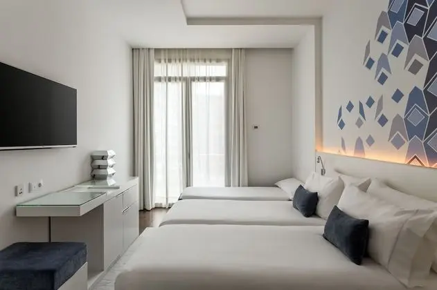 Tek Büyük veya İki Ayrı Yataklı Oda (with extra bed)