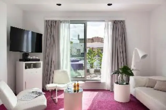 JUNIOR SUITE