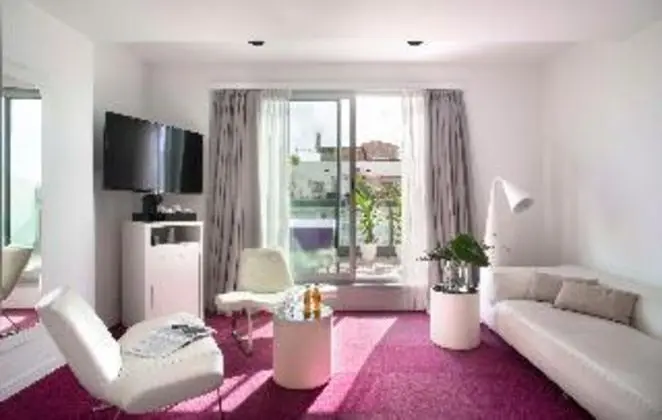 JUNIOR SUITE