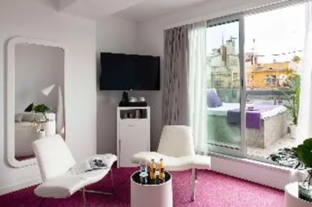 JUNIOR SUITE