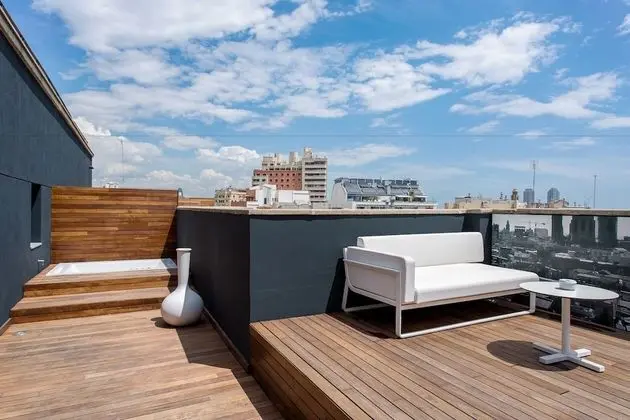 Süit (Atico Suite with Jacuzzi)