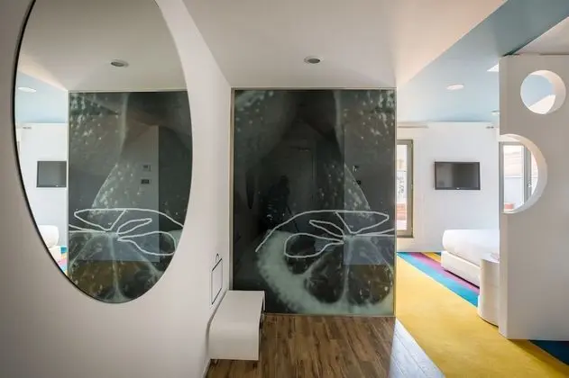 Süit (Atico Suite with Jacuzzi)