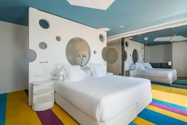 Süit (Atico Suite with Jacuzzi)