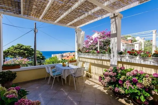 Tek Büyük Yataklı Oda (Double Room with patio and sea view)