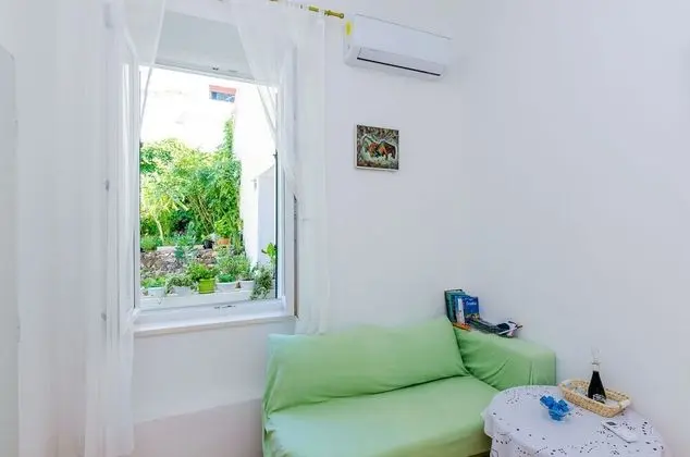 Tek Büyük Yataklı Oda (Double Room with patio and sea view)