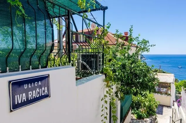Tek Büyük Yataklı Oda (Double Room with patio and sea view)