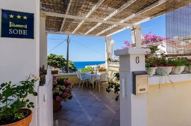 Tek Büyük Yataklı Oda (Double Room with patio and sea view)