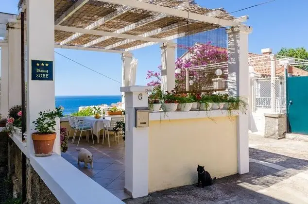 Tek Büyük Yataklı Oda (Double Room with patio and sea view)