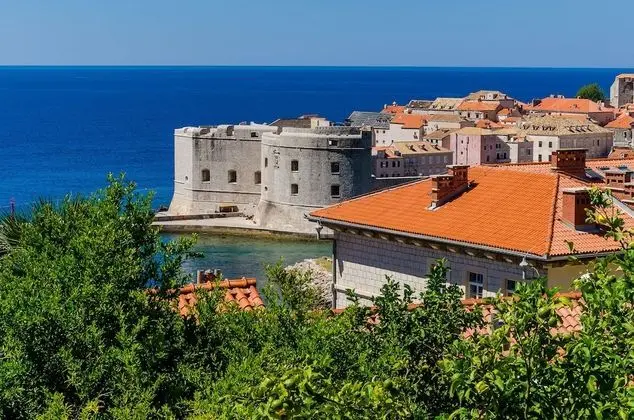 Tek Büyük Yataklı Oda (Double Room with patio and sea view)