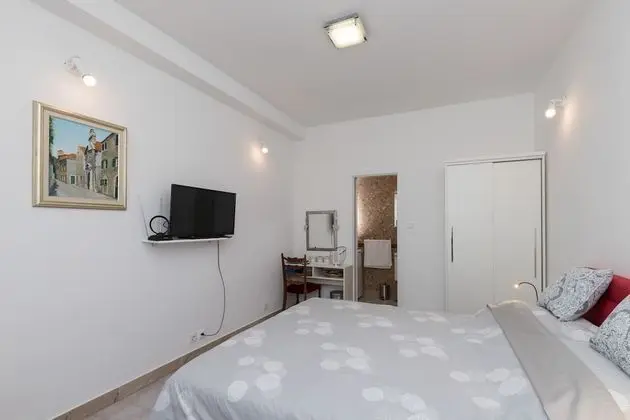 Tek Büyük Yataklı Oda (Double Room with Terrace)