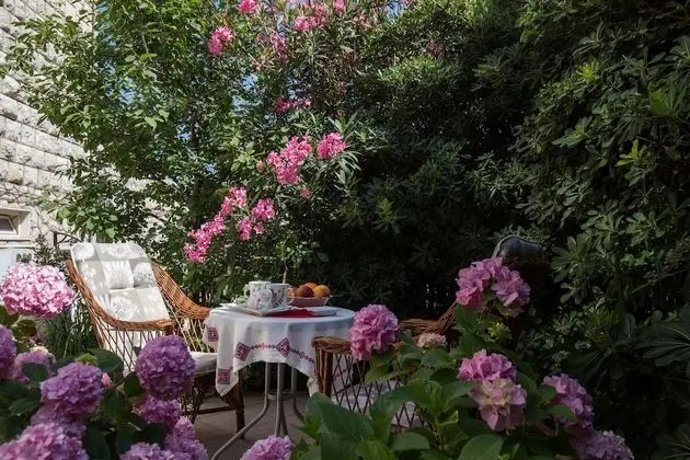 Tek Büyük Yataklı Oda (Double Room with Terrace)