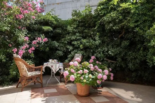 Tek Büyük Yataklı Oda (Double Room with Terrace)