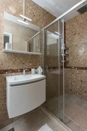Tek Büyük Yataklı Oda (Double Room with Terrace)