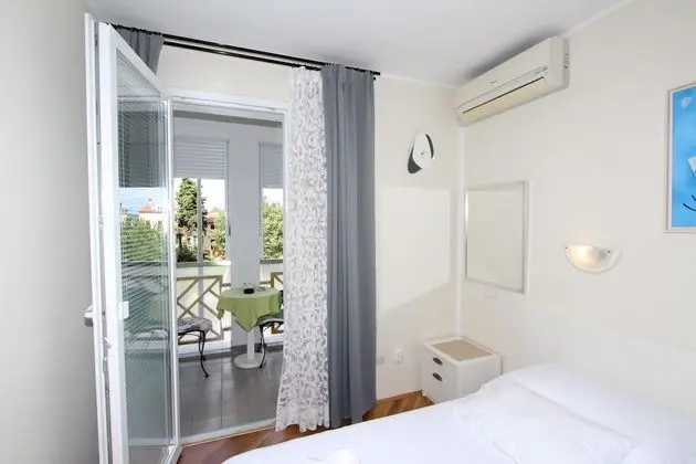 Oda, 2 Tek Kişilik Yatak, Sigara İçilebilir