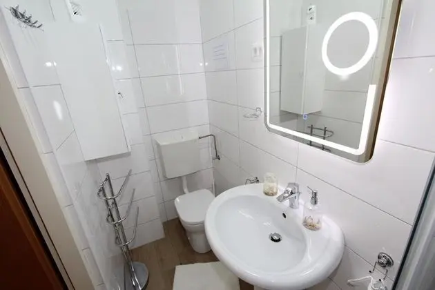 Oda, 2 Tek Kişilik Yatak, Sigara İçilebilir