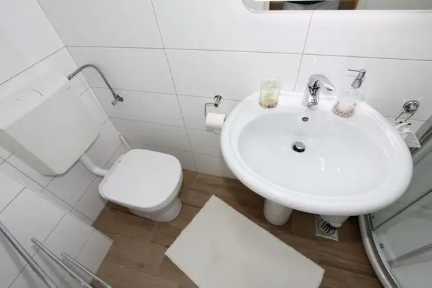 Oda, 2 Tek Kişilik Yatak, Sigara İçilebilir