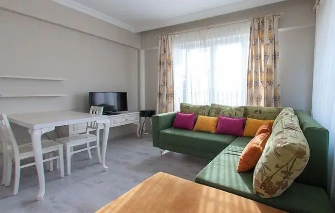 Tek Büyük Yataklı Oda, Köşe