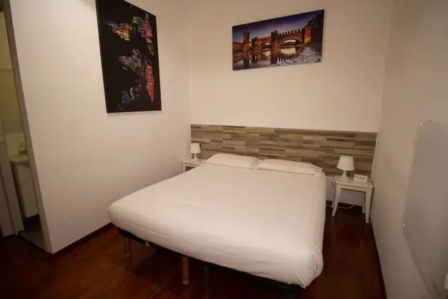 Economy Tek Büyük veya İki Ayrı Yataklı Oda, Banyolu/Duşlu (Rensi 1, no air-conditioning, no TV)